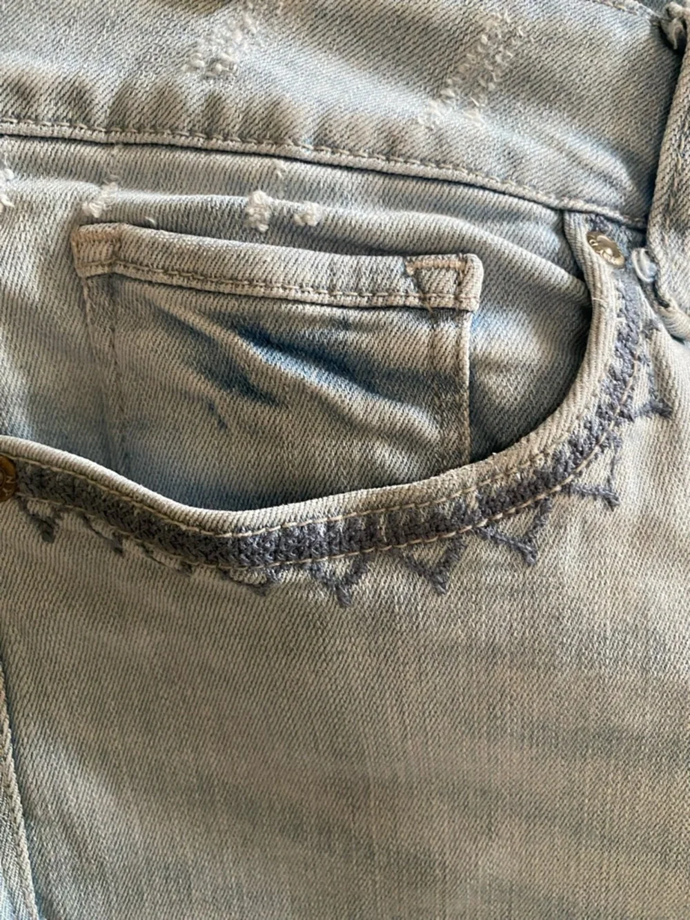 NYDJ Light Blue Cropped Jeans with Embroidered Ankles - Picture 4 of 14